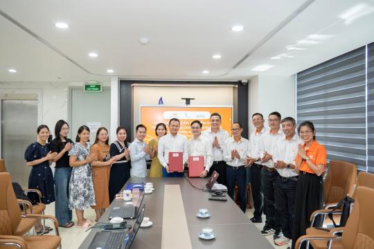 Vietnamobile và Công ty Cổ phần Thương mại Xuất nhập khẩu VNT chính thức khởi động dự án triển khai SME360